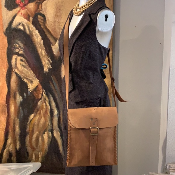 NWOT Rustic Leather Light Brown Crossbody Purse. - Picture 2 of 3